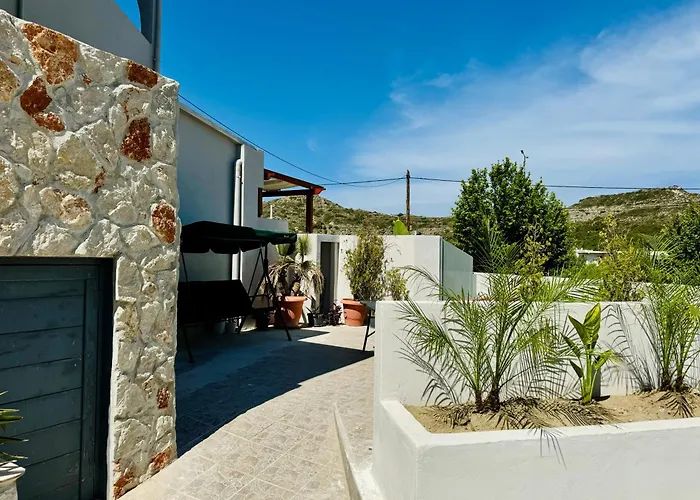 Peter's Place & Lägenhetshotell Faliraki