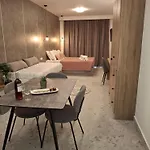 شقة فندقية Peter's Place & فاليراكي