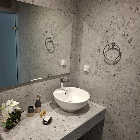 Apartahotel Peter's Place Studios&suites 4*