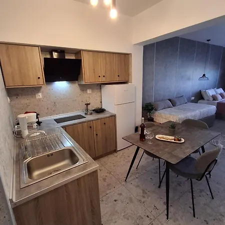 Peter's Place Studios&suites Apartahotel 4*