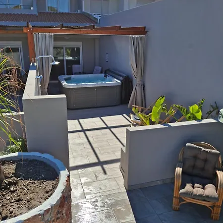 Peter's Place & 4*