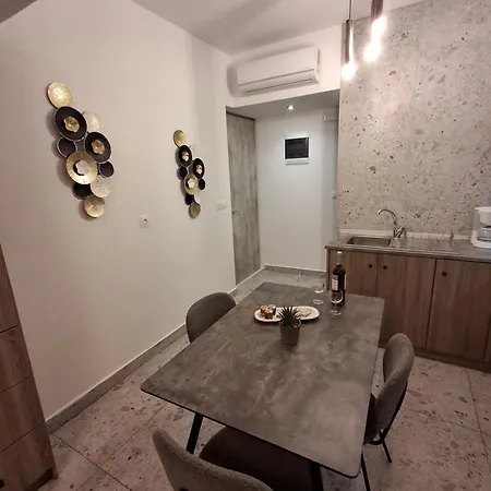 Peter's Place Aparthotel