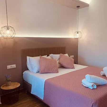 Peter's Place Studios&suites Apartahotel 4*