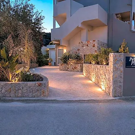 Peter's Place & Aparthotel 4*