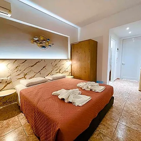 Aparthotel Peter's Place & 4*
