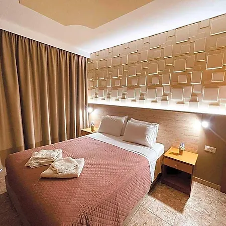 Peter's Place & 4*