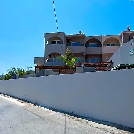 Peter's Place & 4*
