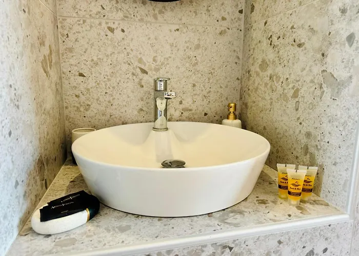 Peter's Place Studios&suites Faliraki