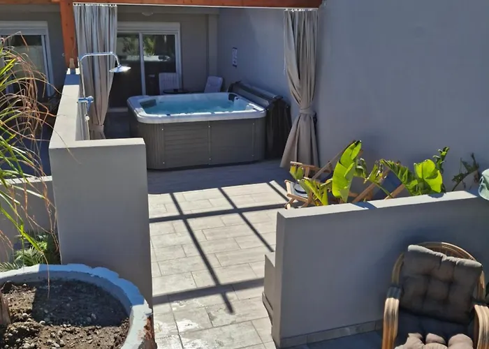Peter's Place Studios&suites 4*