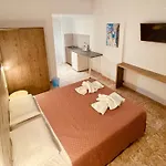 Peter's Place & 4*