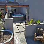 Peter's Place & 4*