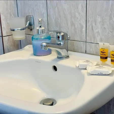 Peter's Place & Апарт-отель 4*