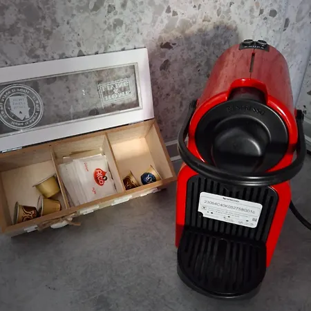 Peter's Place & Фалираки