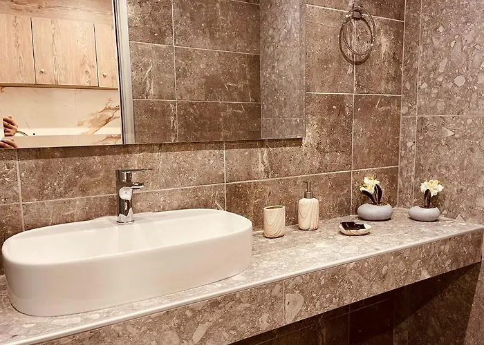 Peter's Place & 4* فاليراكي