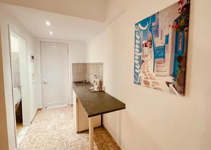 Peter's Place & 4*