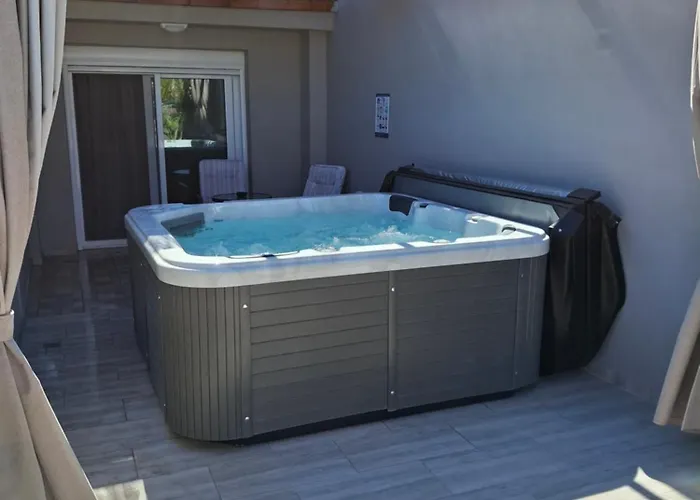 شقة فندقية Peter's Place & فاليراكي